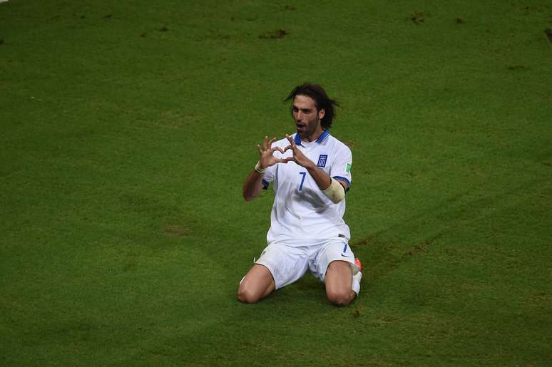 Georgios Samaras celebra gol marcado contra a Costa do Marfim, que garantiu a classificação da seleção grega às oitavas de final