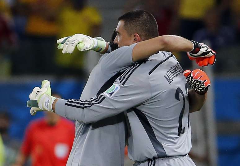 <p>Mondragón sustitui David Ospina para bater o recorde como o jogador mais velho da história das Copas</p>