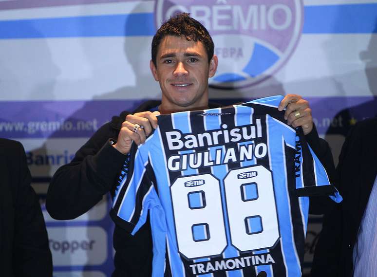 <p>Giuliano havia sumido na Ucrânia e agora tenta retomar a carreira na Seleção com a camisa do Grêmio</p>