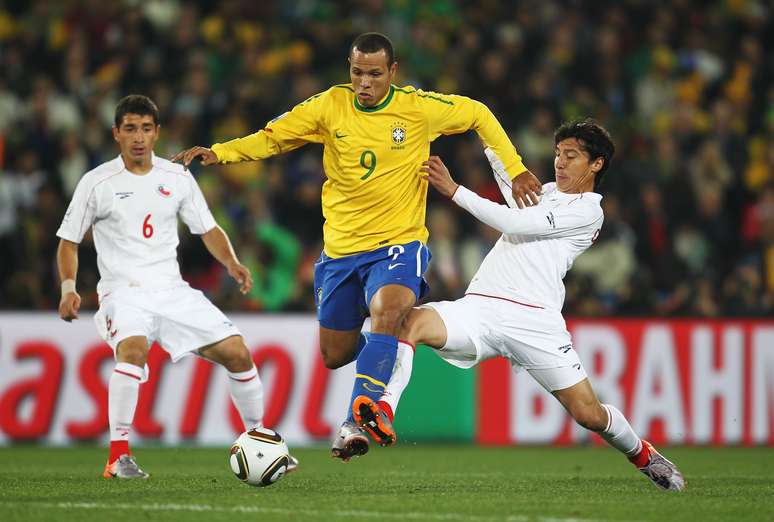 <p>Luís Fabiano fez um dos gols da vitória brasileira em 2010</p>