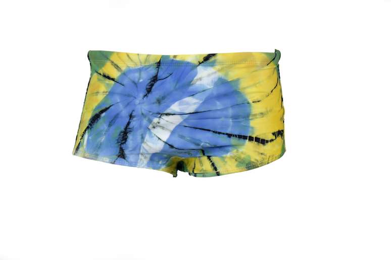 <p>Sunga em estampa tie dye com as cores da bandeira do Brasil custa R$ 191</p>