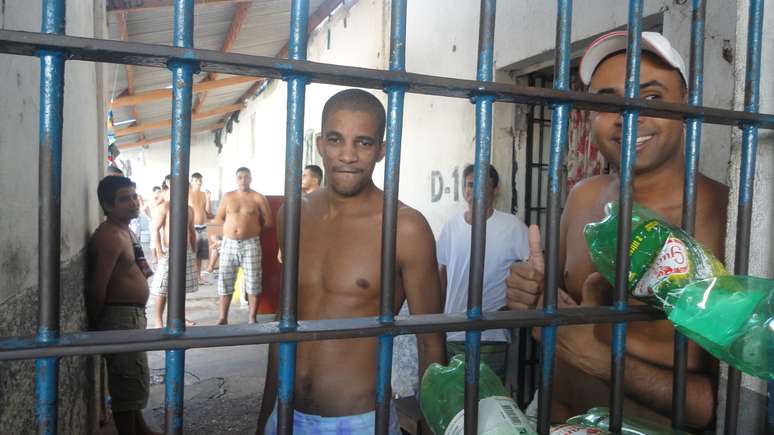 A maior parte dos 824 presidi&aacute;rios do Centro de Ressocializa&ccedil;&atilde;o de Cuiab&aacute; (CRC), antigo Carumb&eacute;, que perderam o direito de ir e vir com liberdade, acompanham a Sele&ccedil;&atilde;o Brasileira na Copa do Mundo