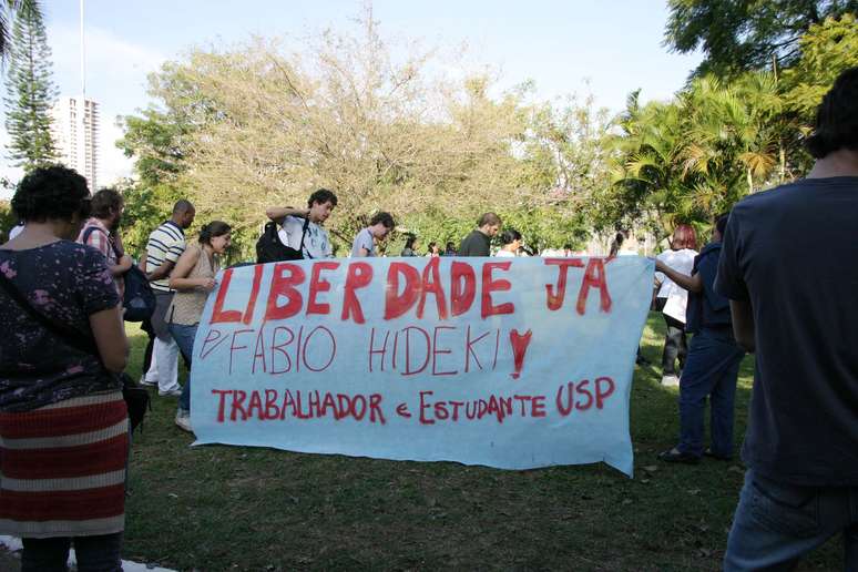 <p>Durante ato na Assembleia Legislativa, sindicato pede liberta&ccedil;&atilde;o de&nbsp;funcion&aacute;rio da USP</p>