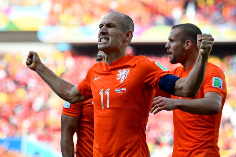 <p>Um dos craques da Copa, Arjen Robben testará a velocidade dos três zagueiros do México</p>