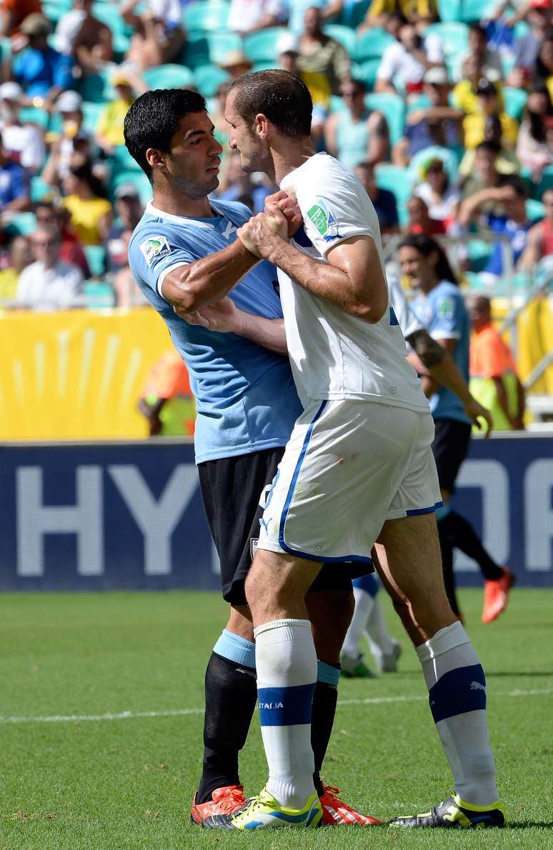 Suárez e Chiellini rivalizaram na decisão do 3º lugar da Copa das Confederações