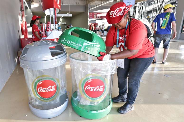 <p>Catadores atuam nas cidades-sede durante todo o torneio</p>