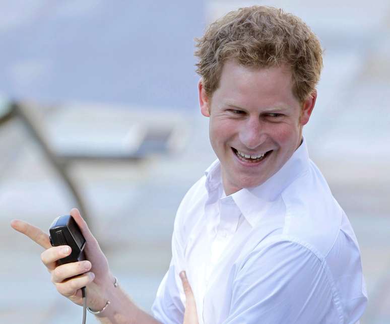 <p>Fotos privadas do príncipe Harry já se tornaram virais nas erdes sociais em diversas ocasiões</p>