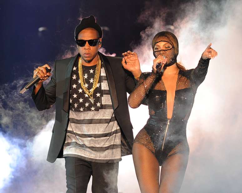 <p>Beyonce e Jay-Z abriram a turnê 'On The Run' no Sun Life Stadium, em Miami, na Flórida, nos Estados Unidos</p>