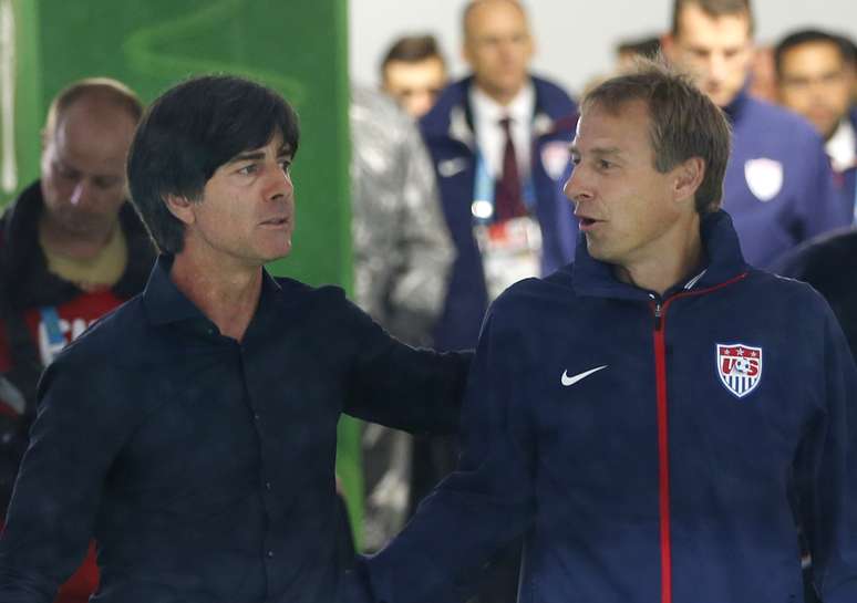 Amigos, Joachim Low e Jurgen Klinsmann se encontram em duelo na Copa do Mundo