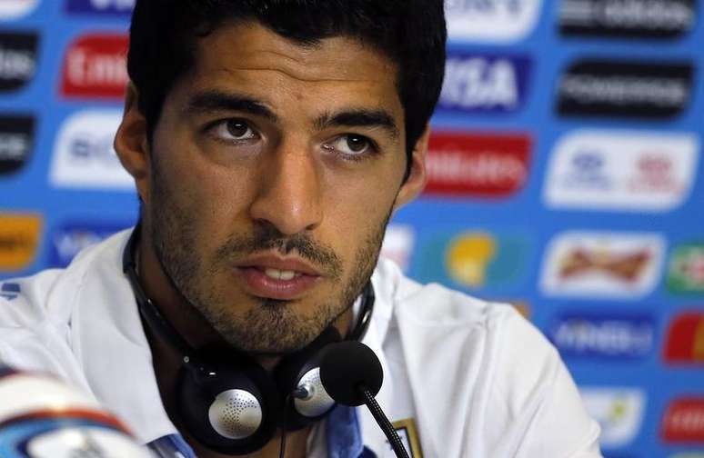 Luis Suárez, da seleção do Uruguai, dá entrevista coletiva antes de treino em Natal. 23/06/2014.