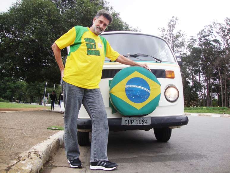 Com 71 anos, seu Nenê acumulou muitas aventuras seguindo a Seleção brasileira de Kombi durante três Copas do Mundo (86, 94 e 98)