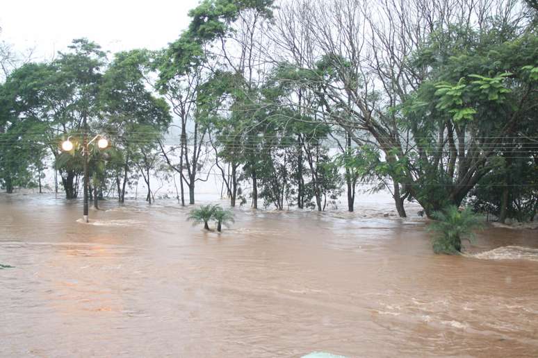 Itapiranga (SC) sofre com inundações