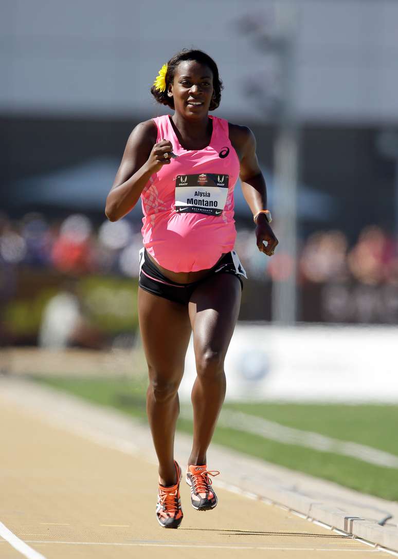 <p>Grávida de 34 semanas, a atleta americana Alysia Montano, de 28 anos, participou de corrida de 800 m na última quinta-feira (26)</p>