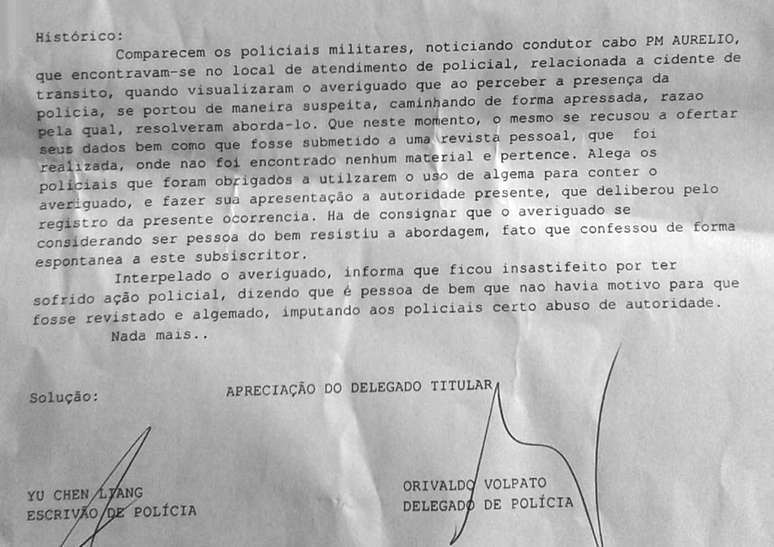 Boletim de ocorrência afirma que o jovem, "ao perceber a presença da polícia, se portou de maneira suspeita, caminhando de forma apressada, razão pela qual (os policiais) resolveram abordá-lo"