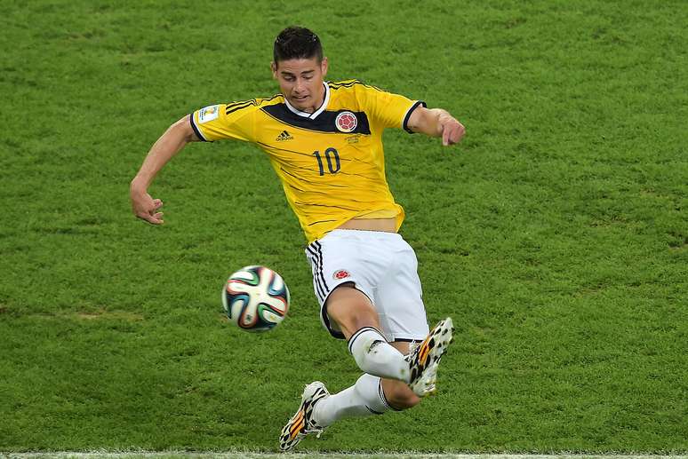 <p>James Rodríguez pe o grande destaque da Colômbia</p>