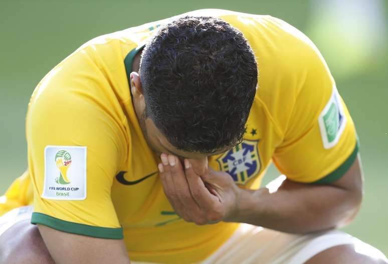 <p>Hulk lamenta após pênalti perdido que quase foi fatal para o Brasil</p>