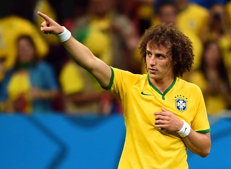 Zagueiro sente dores nas costas e &eacute; d&uacute;vida para a partida deste s&aacute;bado