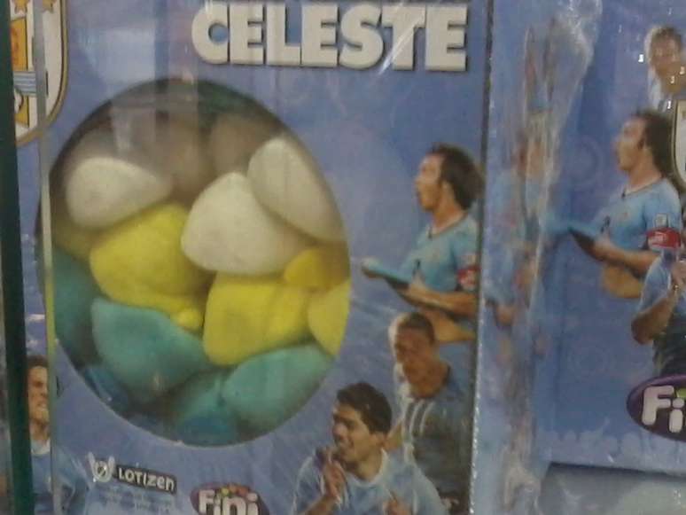 <p>Até marshmallow ganhou cores da seleção uruguaia na segunda fase da Copa do Mundo</p>