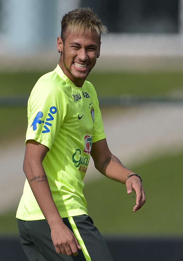 Neymar em treino da Seleção: A pessoa que eu mais amo há dois anos é o Neymar. Amo a energia dele. É gênio, diz Gloria Coelho