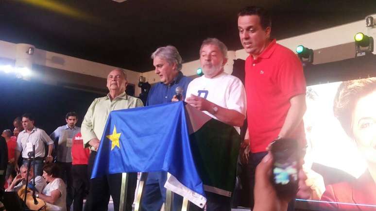 Lançamento da chapa petista ao governo do Mato Grosso do Sul; ao centro, Delcídio Amaral e Lula