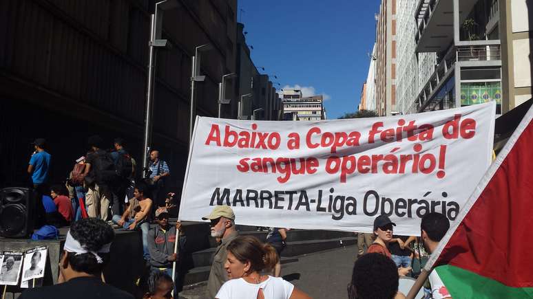 Manifestantes defendem a causa operária