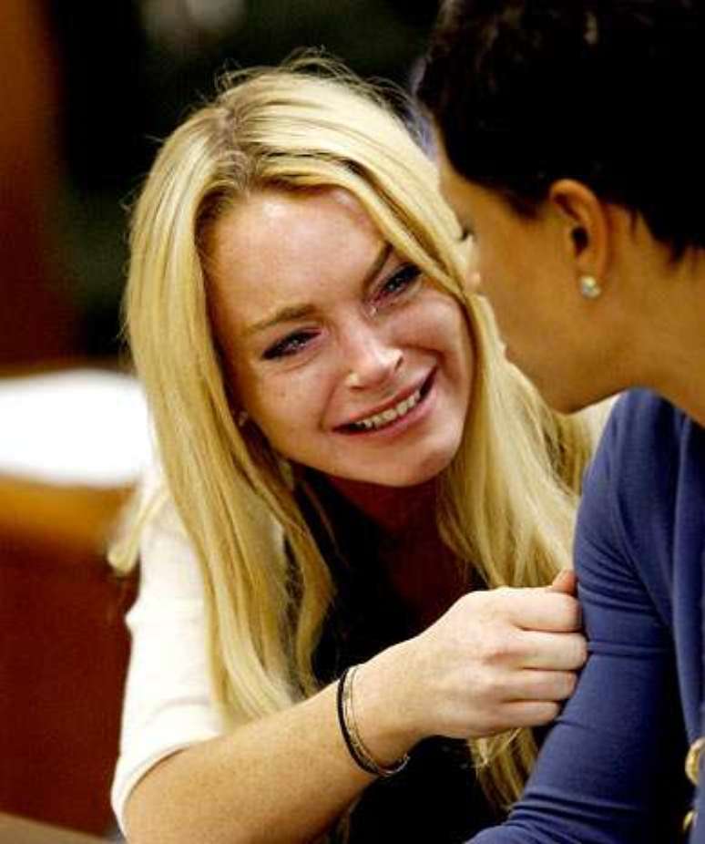 Lindsay Lohan chorando ao ser condenada a 90 dias de prisão em 2010
