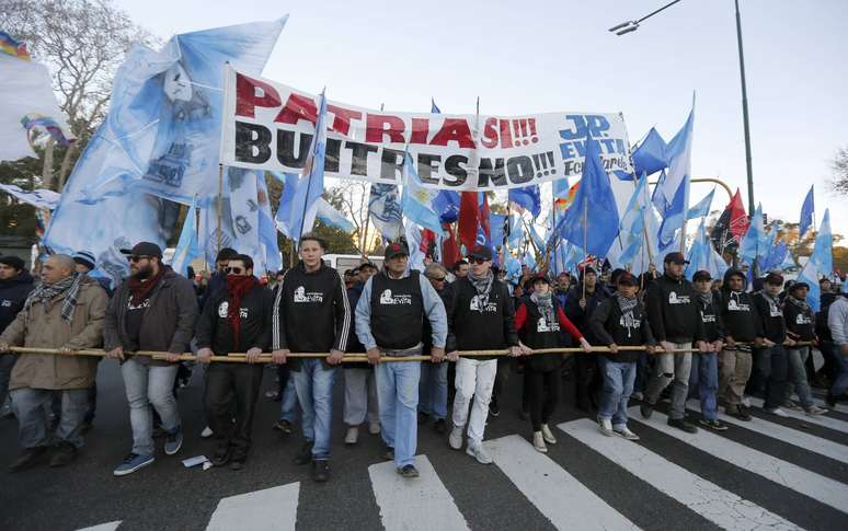 Argentinos protestam em Buenos Aires contra os chamados "fundos abutres"