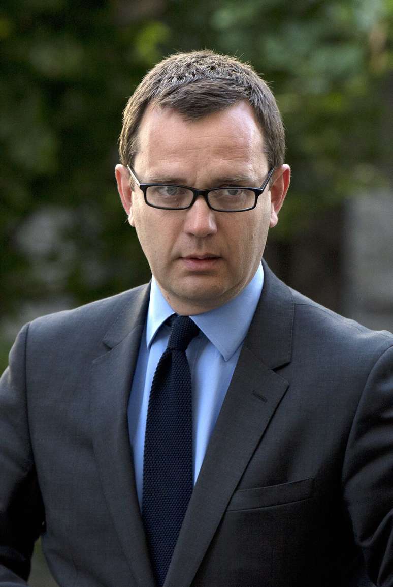 <p>Andy Coulson é acusado de ter pago funcionários para conseguir o  livro com os dados dos funcionários do Palácio Real</p>