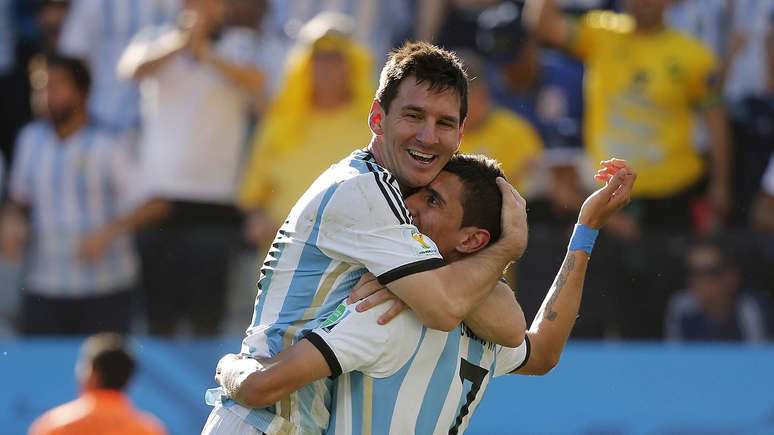 <p>Messi e Di Maria comemoram gol da Argentina durante jogo contra a Suíça</p>
