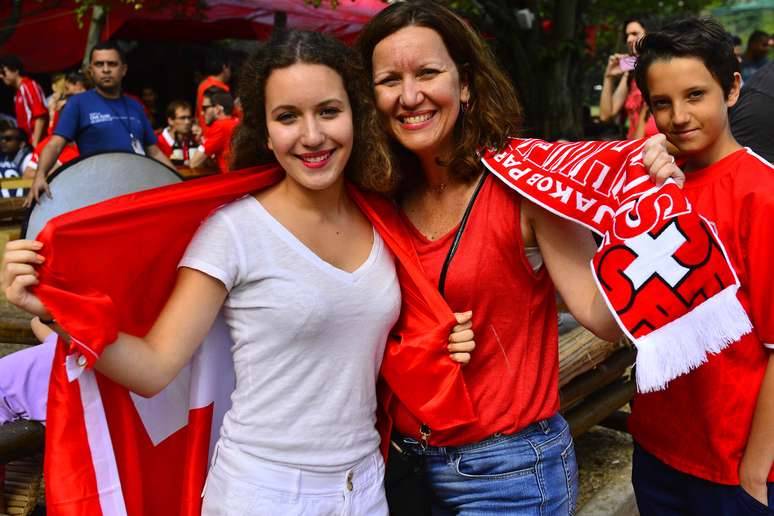 Torcedores se reuniram em Casa Suíça no Rio de Janeiro para assistir ao jogo decisivo que vale vaga nas quartas de final contra a sul-americana, Argentina