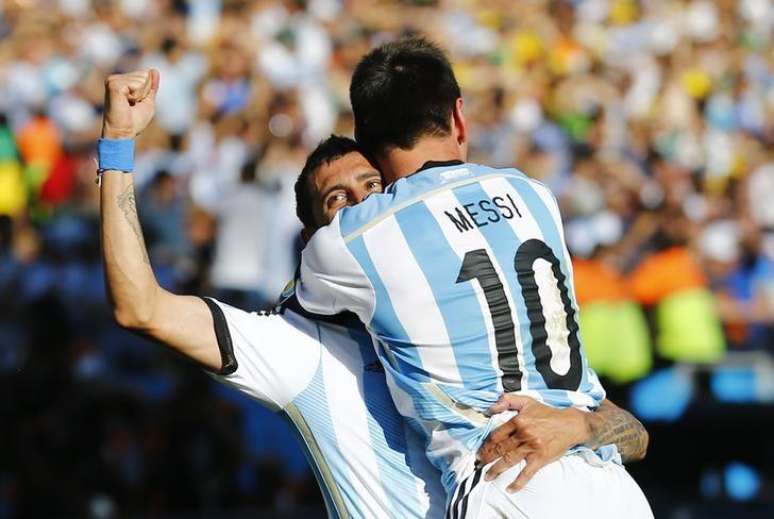 <p>Di María comemora gol da Argentina com Messi</p>
