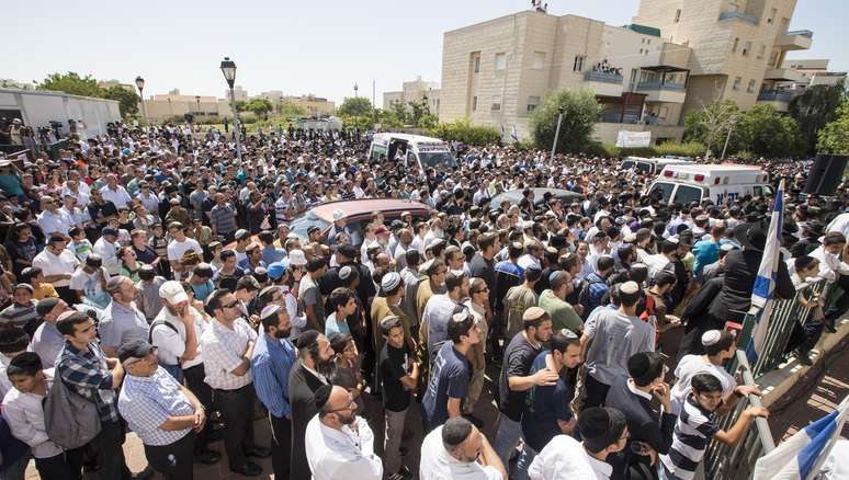 Os funerais de Eyal Yifrach, de 19 anos, e Gilad Sha'er e Naftalí Frenkel, ambos de 16, começaram no início da tarde de forma individual em suas localidades de residência: Talamón, Nof Ayalon e Elad.