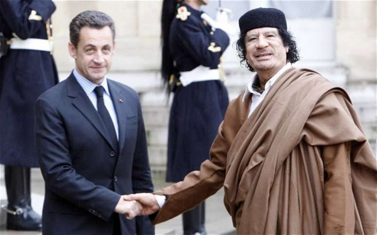 Sarkozy diz que Reino Unido emperrou acordo