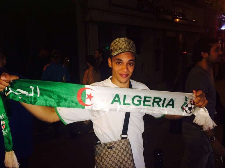 Comunidade argelina em Paris aprovou desempenho de goleiro