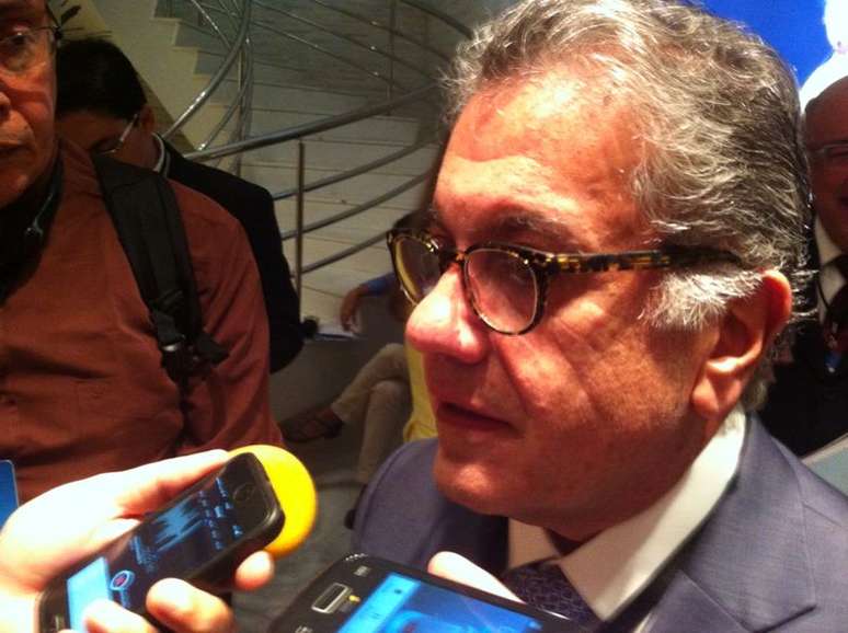 <p>Presidente do São Paulo, Aidar admite que tem se virado para não atrasar</p>