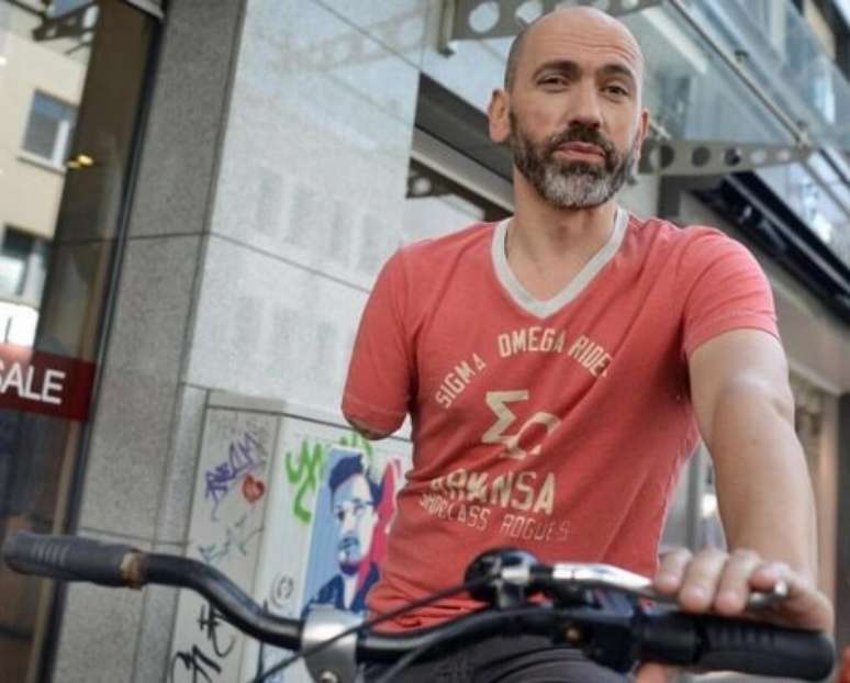 <p>Bogdan Ionescu foi multado em R$ 61 por customizar sua bicicleta com apenas um freio</p>