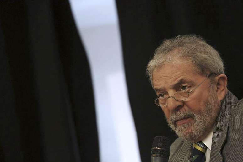 <p>Ex-presidente Luiz Inácio Lula da Silva fala com grupo de jornalistas estrangeiros</p>