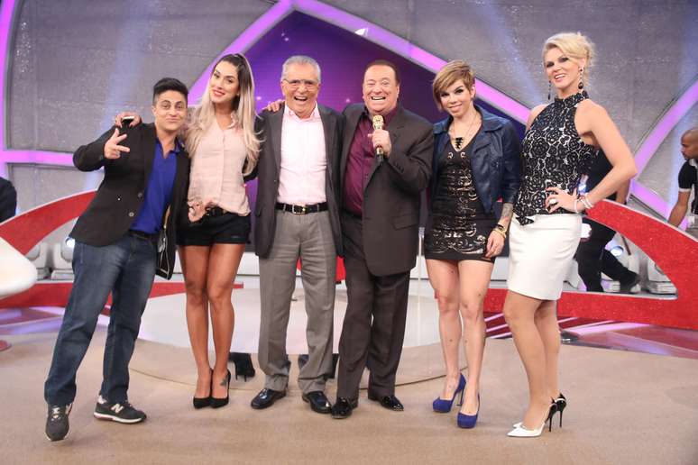 <p>Thammy Miranda, Dani Bolina, Carlos Alberto de N&oacute;brega, Raul Gil,&nbsp;Pen&eacute;lope Nova e&nbsp;Val Marchiori</p>