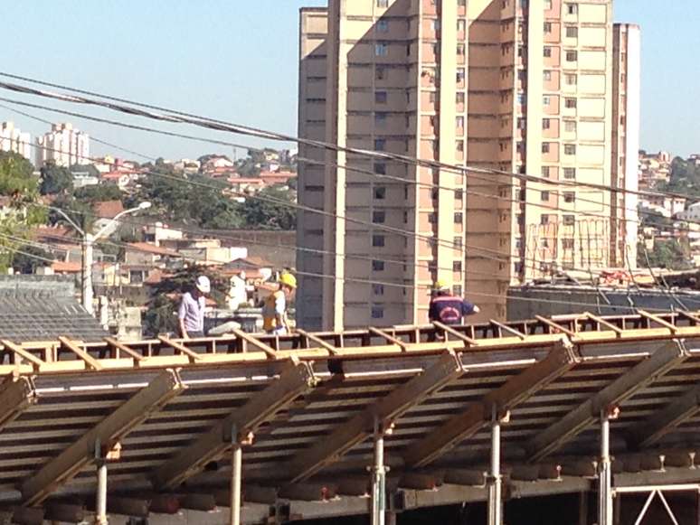 <p>Peritos analisam viaduto que desabou em Belo Horizonte (MG)</p>