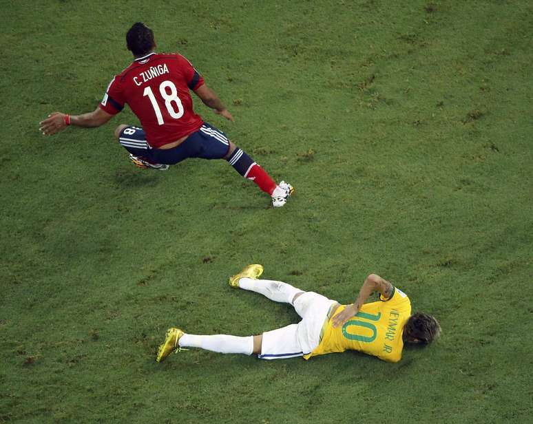 <p>Zuñiga agrediu atacante brasileiro aos 41min do segundo tempo</p>