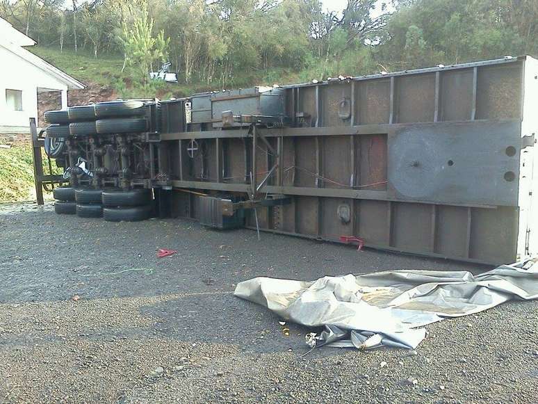 <p>Temporal com vento e granizo causou destrui&ccedil;&atilde;o no munic&iacute;pio de Ibarama, no centro do Rio Grande do Sul</p>