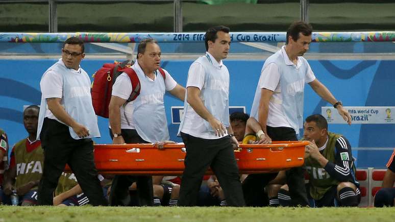 <p>Neymar, lesionado ap&oacute;s choque com Z&uacute;&ntilde;iga,&nbsp;est&aacute; fora do Mundial</p>