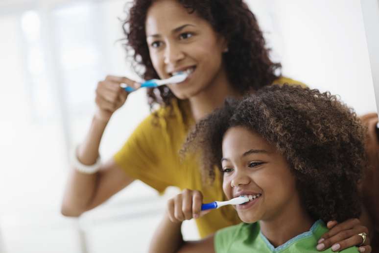 <p>Es fácil guiar a su familia hacia una buena salud bucal</p>