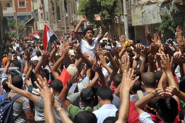 <p>No Cairo, partid&aacute;rios eg&iacute;pcios da Irmandade Mu&ccedil;ulmana&nbsp;durante&nbsp;reuni&atilde;o do primeiro anivers&aacute;rio da derrubada militar do presidente Mohamed Mursi</p>