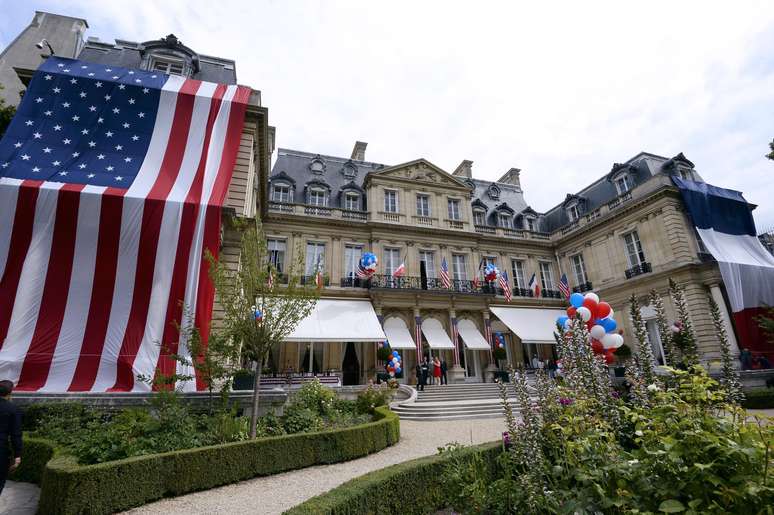 <p>Resid&ecirc;ncia do embaixador dos EUA na Fran&ccedil;a recebeu decora&ccedil;&atilde;o especial para o Dia da Independ&ecirc;ncia</p>