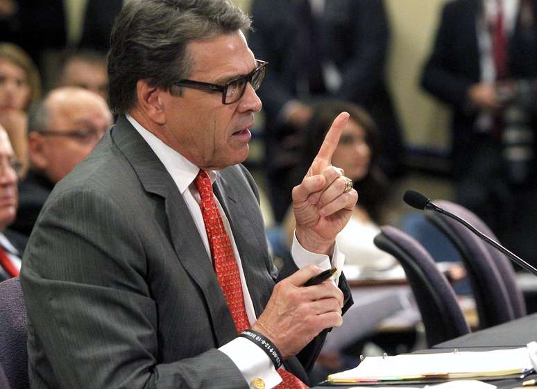 Rick Perry solicitou ao governo do presidente Barack Obama que reembolse o Texas com US$ 500 milhões, valor relativo aos gastos das autoridades locais para lidar com a pressão migratória desde 2005