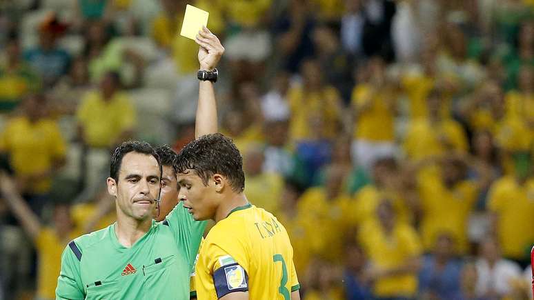 <p>Thiago Silva levou cartão que o tira da semifinal da Copa</p>