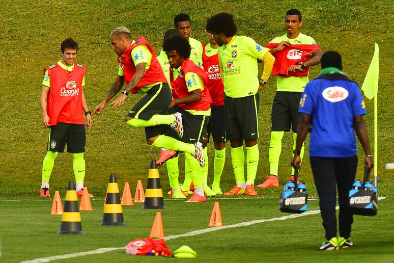 <p>Seleção Brasileira treina na Granja Comary, em Teresópolis, após vitória sobre a Colômbia por 2 a 1</p>