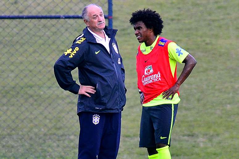 <p>Felipão tenta confundir rivais e não confirma provável entrada de Willian na vaga de Neymar, contra a Alemanha</p>