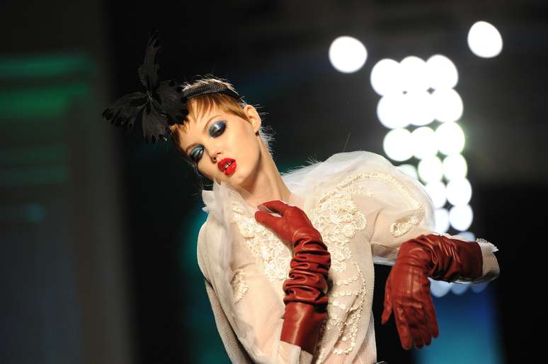 <p>Desfile de Jean Paul Gaultier durante semana de alta-costura de Paris em janeiro deste ano</p>